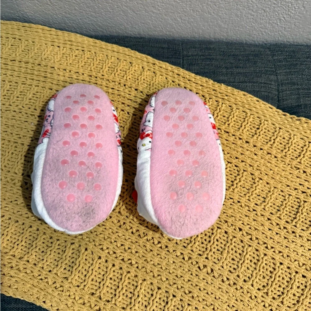 Hello Kitty Slippers with Red Bow - Picture 2 of 2